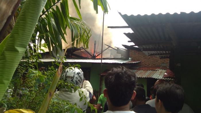 Delapan Unit Rumah di Kompleks Asrama Widuri Terbakar 