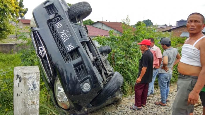 Kereta Api Medan-Binjai Tabrak Avanza, Empat Dikabarkan Kritis 