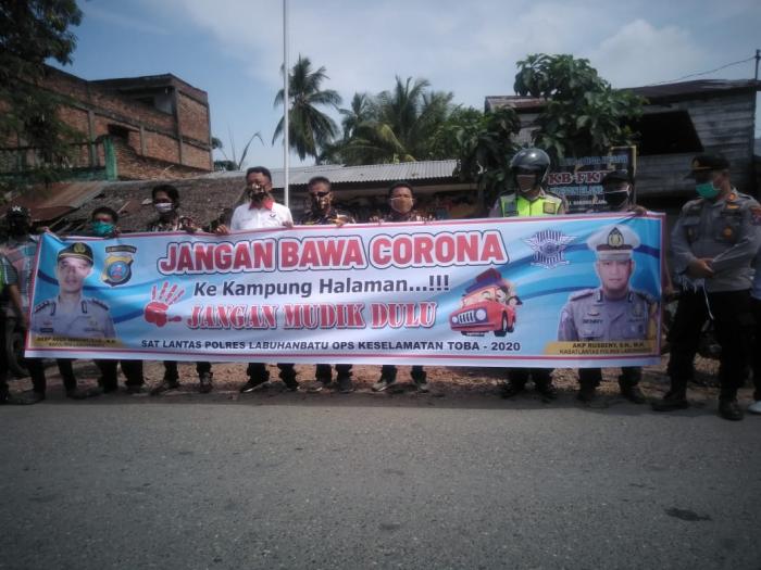 Anggota DPRD Labuhanbatu Beserta Forkopimcam Panai Hulu Bagikan Masker Gratis 