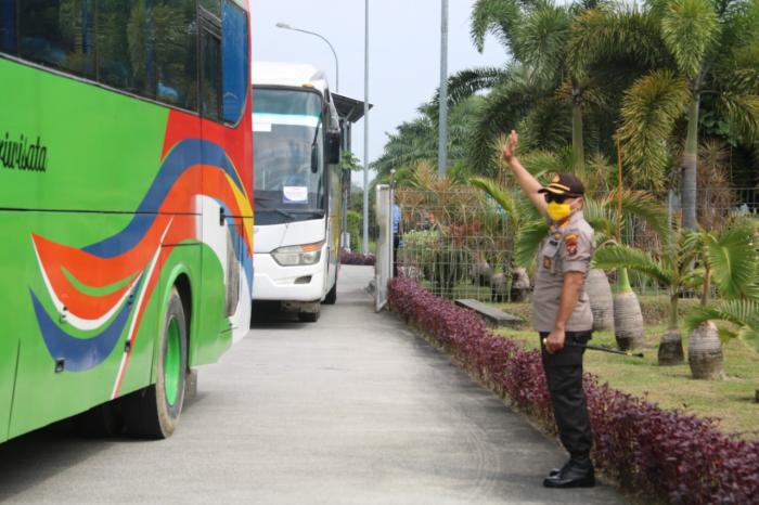 Kapolresta Deliserdang Pimpin Pengamanan Kedatangan WNI dari Malaysia