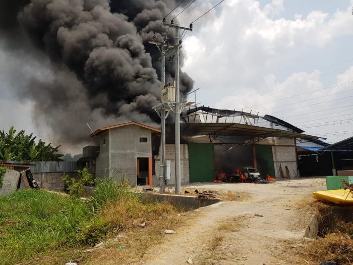 Pabrik Meubel di Marelan Terbakar, 2 Luka