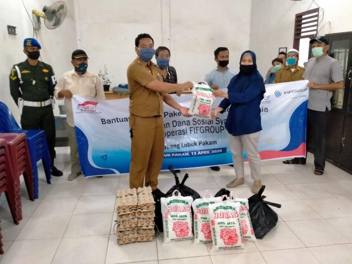 FIF Group Lubukpakam Salurkan 336 Paket Sembako 