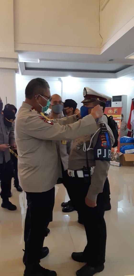 Kapolda Bagikan Masker, Dirlantas: Timbulkan Percaya Diri Personel