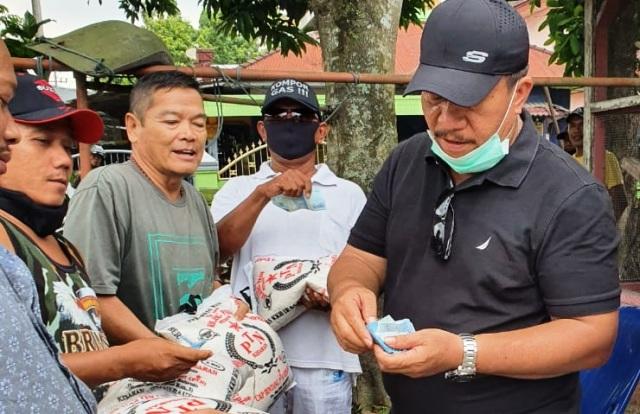 Sekda Asahan Bantu Supir Bus Pariwisata