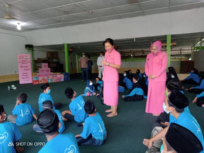Ketua PD Bhayangkari Sumut Berikan Santunan 