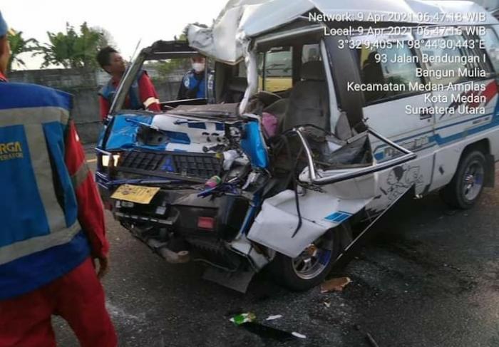 L300 Seruduk Truk di Tol Belmera, 2 Tewas