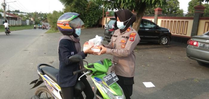 Serdik Sespimmen Dikreg ke-61 Kompol Arfin Fachreza Berbagi di Bulan Ramadan