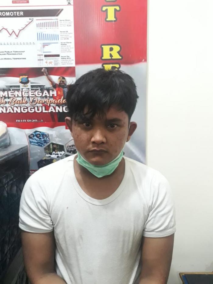 Brimob Serahkan Perampok Hp ke Polsek Medan Baru