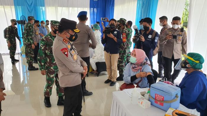 Kapoldasu dan Pangdam I/BB Cek Vaksinasi 530 Buruh