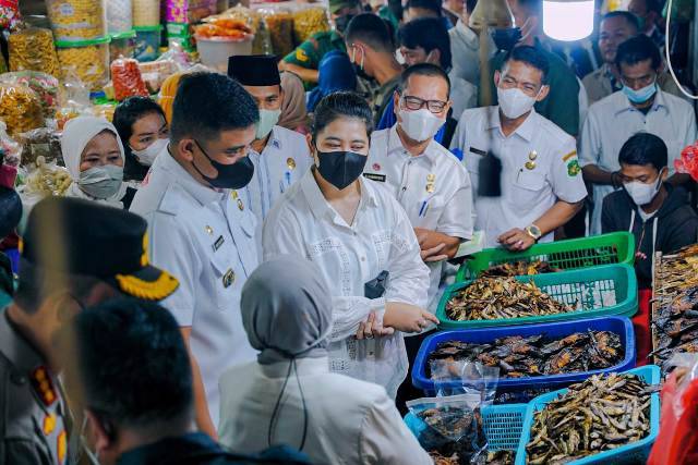 Tinjau Pasar, Bobby Pastikan Stok Bahan Pokok Di Medan Aman