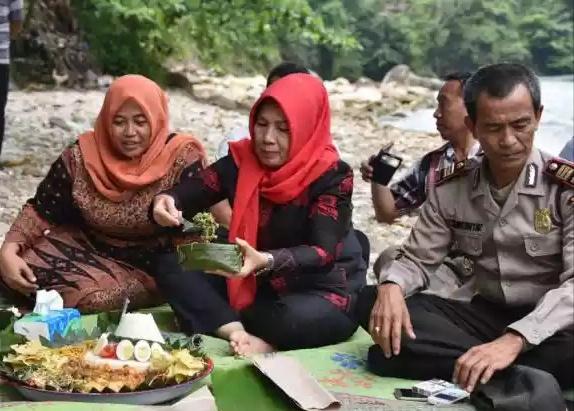 Wagubsu Bantu ARA Tiga Perahu Karet