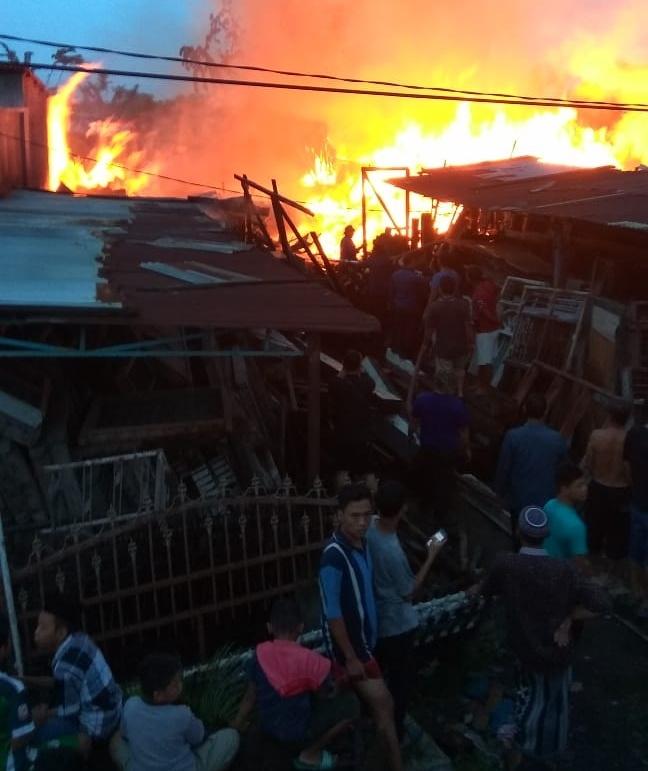 Panglong Jalan Veteran Helvetia Terbakar