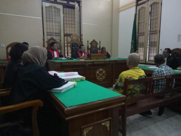 Afrizon, Pemalsu Sertifikat Grand Sultan Dituntut 3,5 Tahun Penjara 