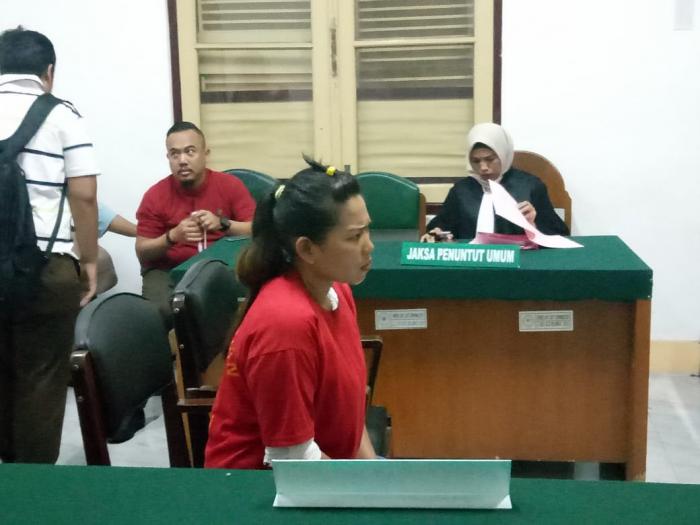 Wanita Pengedar Sabu Cuek Divonis 4,5 Tahun Penjara