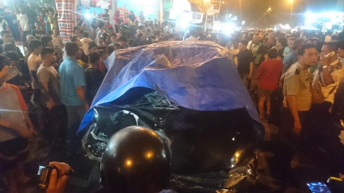 Tabrak Warga, Terduga Pencuri Mobil Kritis Dipukuli Massa 