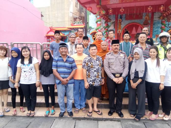 Polsek Sunggal Bersama Pengurus Masjid dan Klenteng Berbagi Takjil 