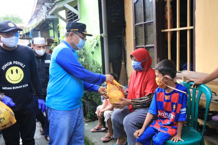 Warga Titikuning dapat Bantuan Sembako