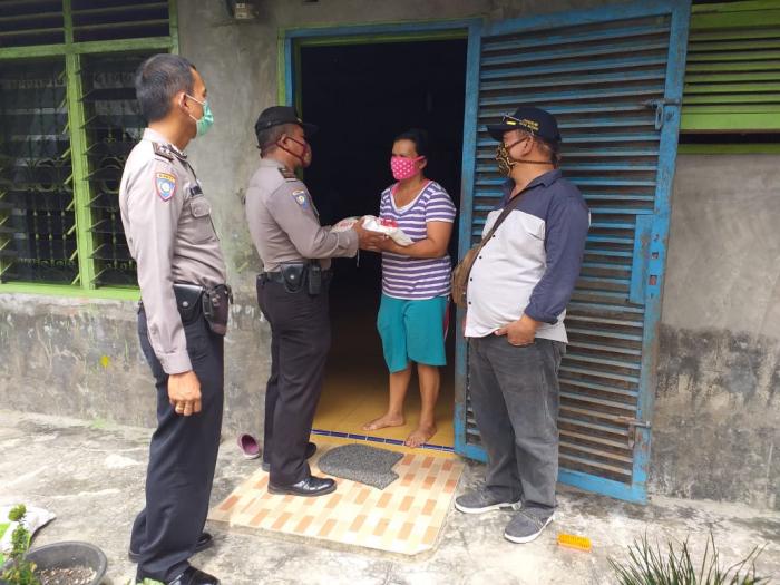 Polsek Patumbak Kembali Salurkan Bantuan ke Masyarakat Terdampak Covid-19 
