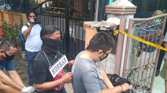 Polisi Gelar Pra-rekonstruksi Pembunuhan Sadis di Cemara Asri