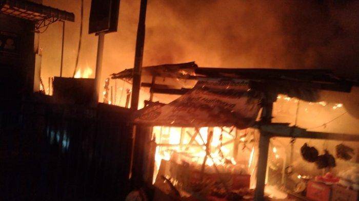 Bengkel Stel Lingkar di Delitua Terbakar, Dugaan Sementara Arus Pendek.