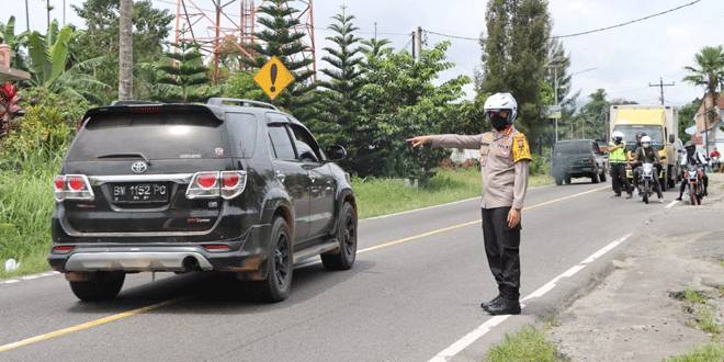 Polrestabes Medan Urai Kemacetan di Jalur Wisata Berastagi