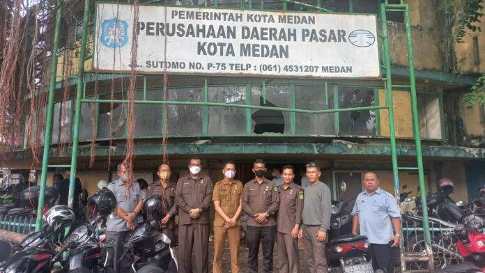 Pemko Medan dan Jajaran PUD Pasar Tinjau 2 Pasar dan Gedung Eks Kantor PUD Pasar
