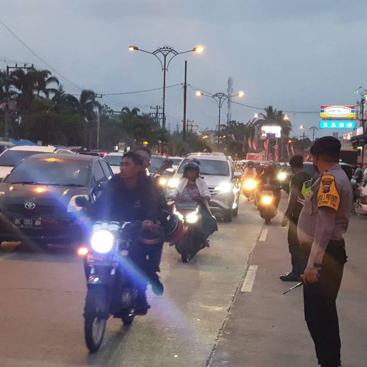 Cegah Kemacetan, Sat Samapta Polrestabes Medan Lakukan Gatur Di Jalan SM.Raja MedanRaja Medan