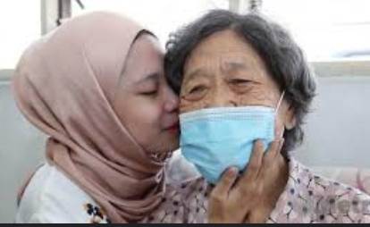 Kisah Menyentuh, Anak TKW Muslim  Dirawat Wanita Tionghoa Berhati Mulia