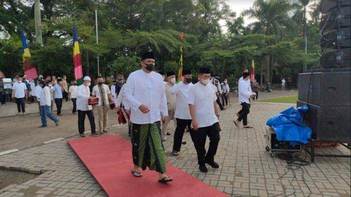 Wali Kota Bobby Salat Ied di Lapangan Merdeka
