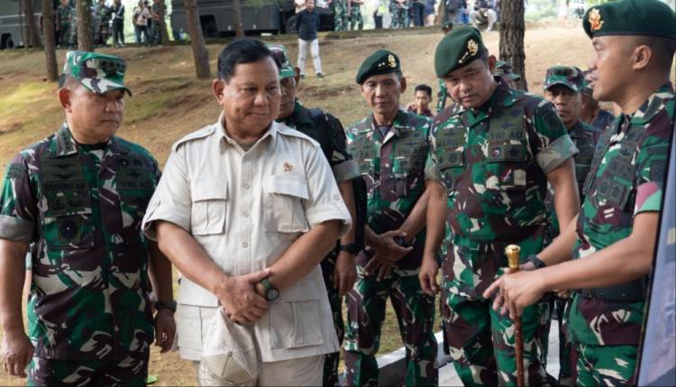 Kasad Dampingi Menhan Tinjau Kesiapan Operasi Yonif 330/Tri Darma