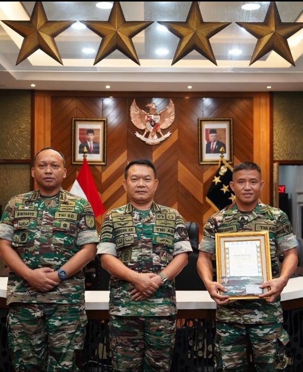Kasad Beri Penghargaan Prajurit TNI AD Juara Dunia Kempo