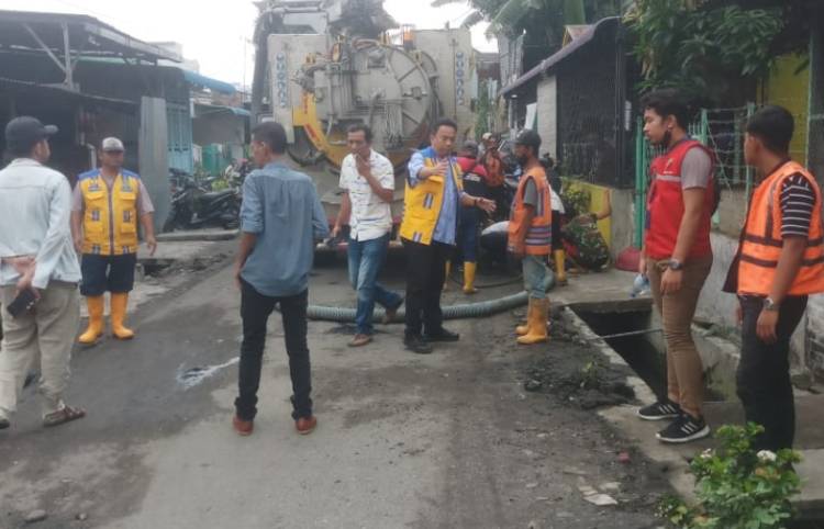 Terimakasih Pak Bobby Nasution !!  Pengorekan parit di jl.Tanggukbongkar IV Warga Mengaku Puas dan Merasakan Manfaatnya