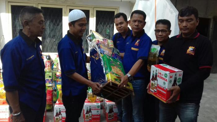 Pewarta Polrestabes Medan Bagikan Parsel Lebaran