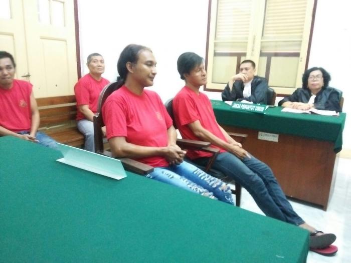 Dua Waria Jual Sabu untuk Sesama  