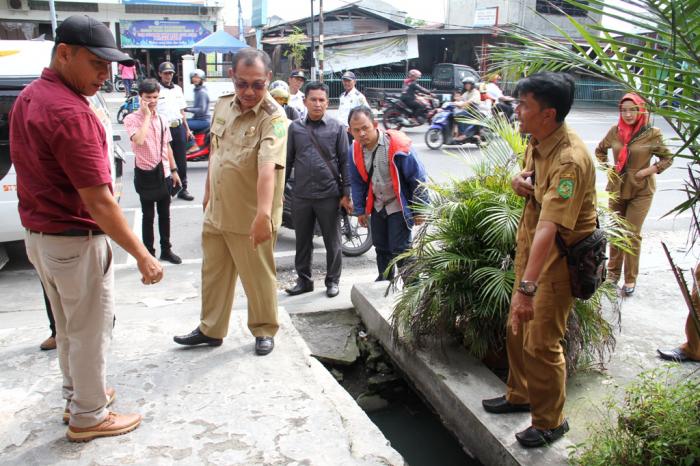 Wakil Walikota Instruksikan Dinas PU Korek Parit di Jalan HM Joni