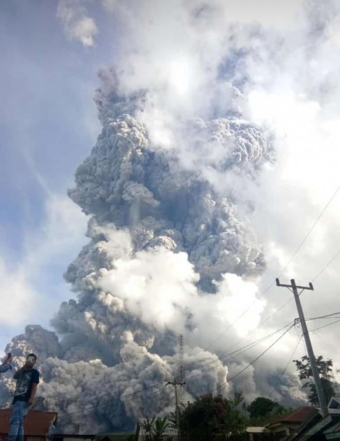 Gunung Sinabung Kembali Semburkan Material Vulkanik 