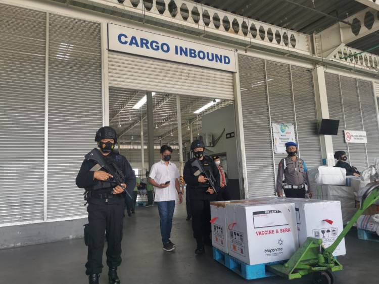 Lagi, Kedatangan Vaksin Sinovac Dikawal Polisi