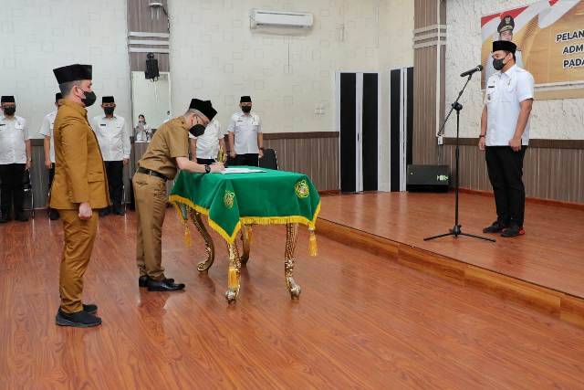 Bobby Lantik 15 Pejabat Pemkot Medan