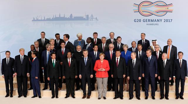 Foto Resmi KTT G20, Jokowi Berdiri di Samping Donald Trump