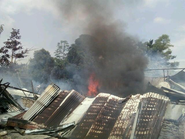Rumah Ditinggal Pemilik Ini Terbakar 