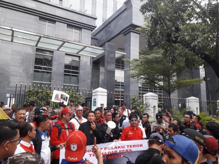 Dewan Pers Ngacir Diserbu Wartawan 