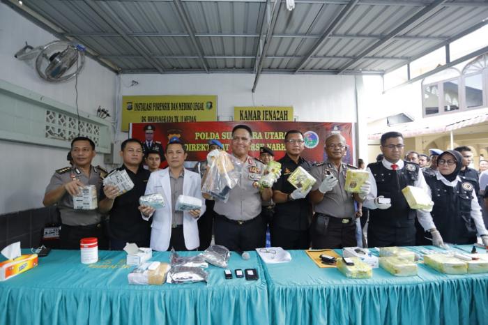 Poldasu Sita 17 Kg Sabu dari 10 Sindikat Internasional, 2 Ditembak Mati, 3 Dilumpuhkan