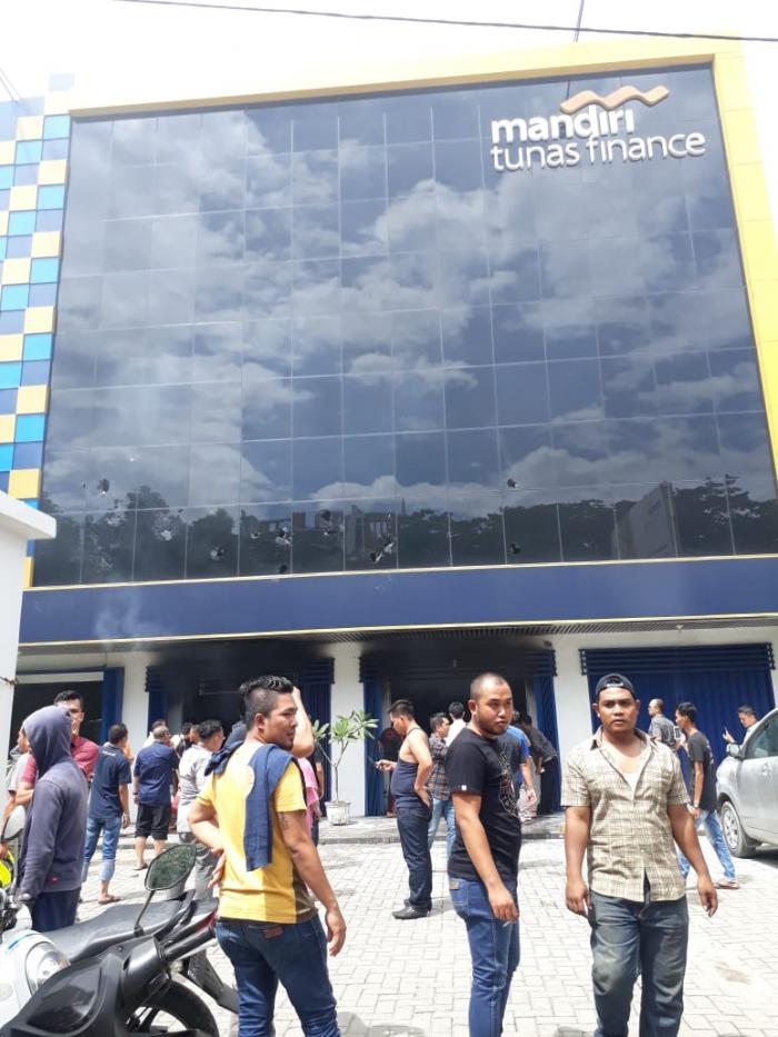 Diduga Tak Terima Mobilnya Ditarik, Customer Mandiri Tuna Finance Bakar Diri