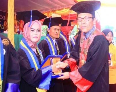Pemkab Asahan Hadiri Wisuda UNA 