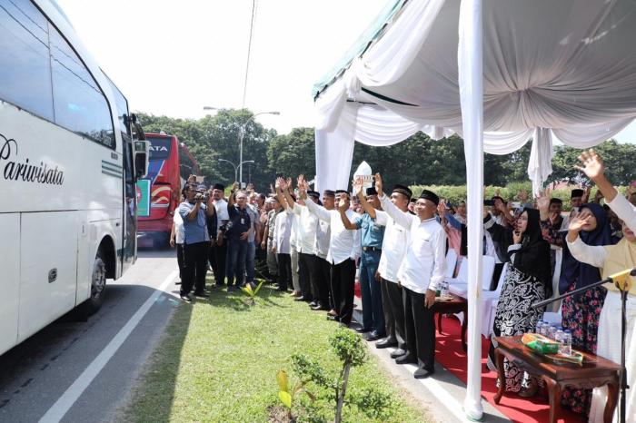 Plt. Bupati Asahan Lepas Calon Jamaah Haji 2019