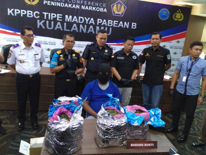 Pesan 10 Kilo Daun Khat, WN Ethiopia Terciduk Aparat Bandara