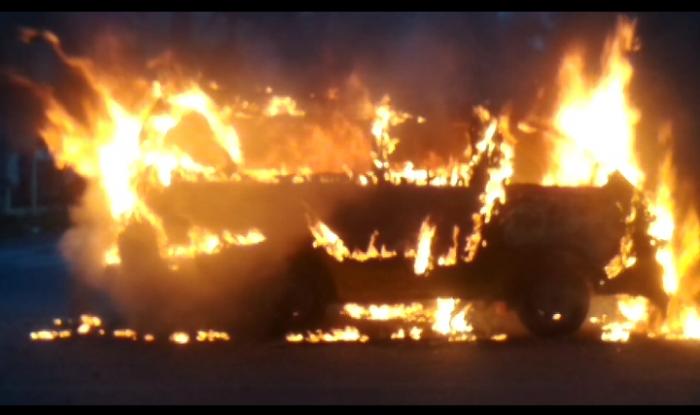 Angkot Terbakar di Jalan SM Raja