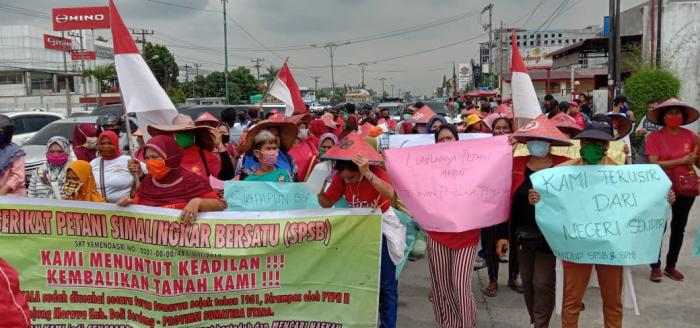 Tolak Omnibus Law, Ratusan Massa Blokade Fly Over Amplas 