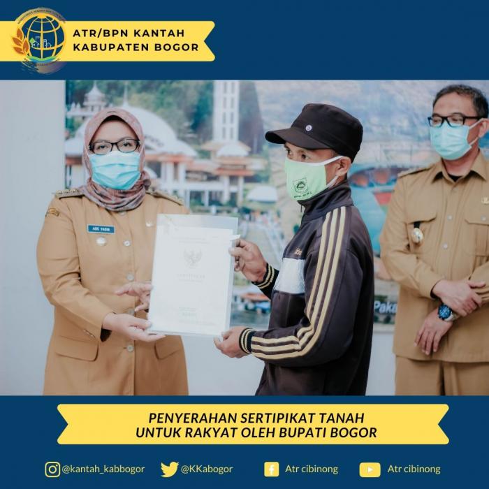 Bupati Bogor Serahkan Sertifikat Redis dan Relokasi Bencana Alam untuk 3 Desa 