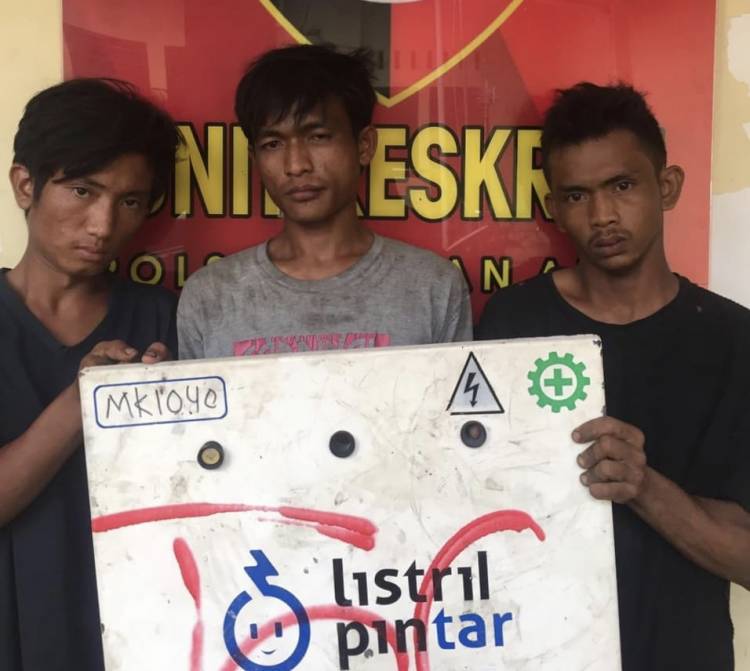 3 Pemuda Curi Tutup Panel PLN